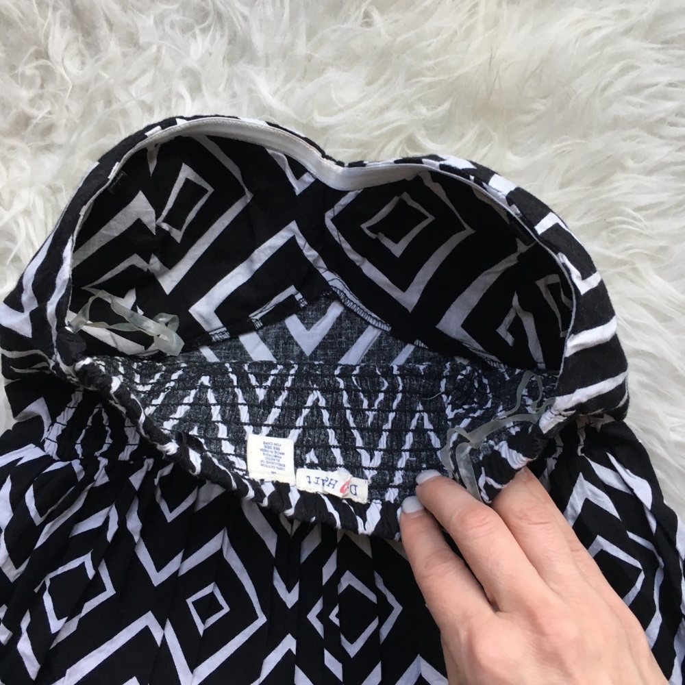 NWOT 🏝VACATION READY!🏝 Strapless B & W Dress - Picture 8 of 8